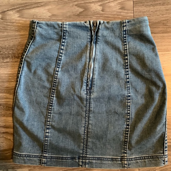 Free people blue denim skirt size 0 - Picture 3 of 4